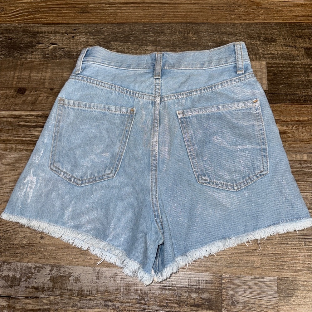 Zara High Rise Shimmer Denim Shorts Light Wash Frayed Hem button Women’s Size 4 - Picture 3 of 7